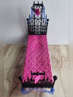 Monster High Dead Tired Spectra Floating Bed Mattel 2012